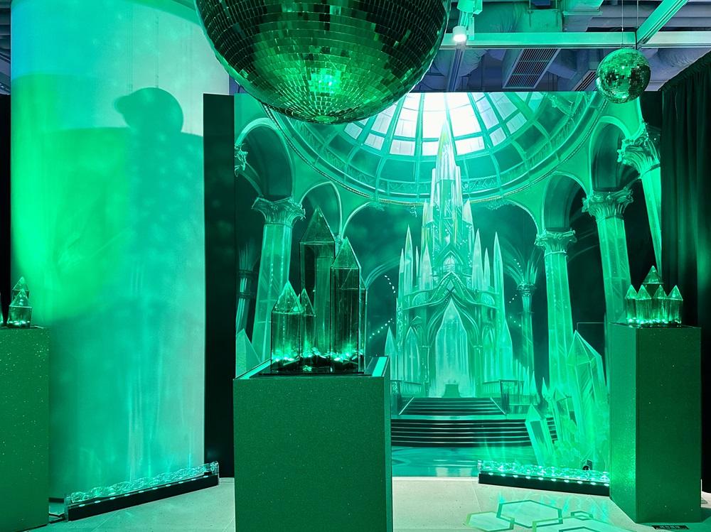 以MR混合實境、VR虛擬實境技術,零距離將芭蕾藝術躍現眼簾,30分鐘免費身心靈互動旅程,隨舞者及主角一同尋找創造力與勇氣。