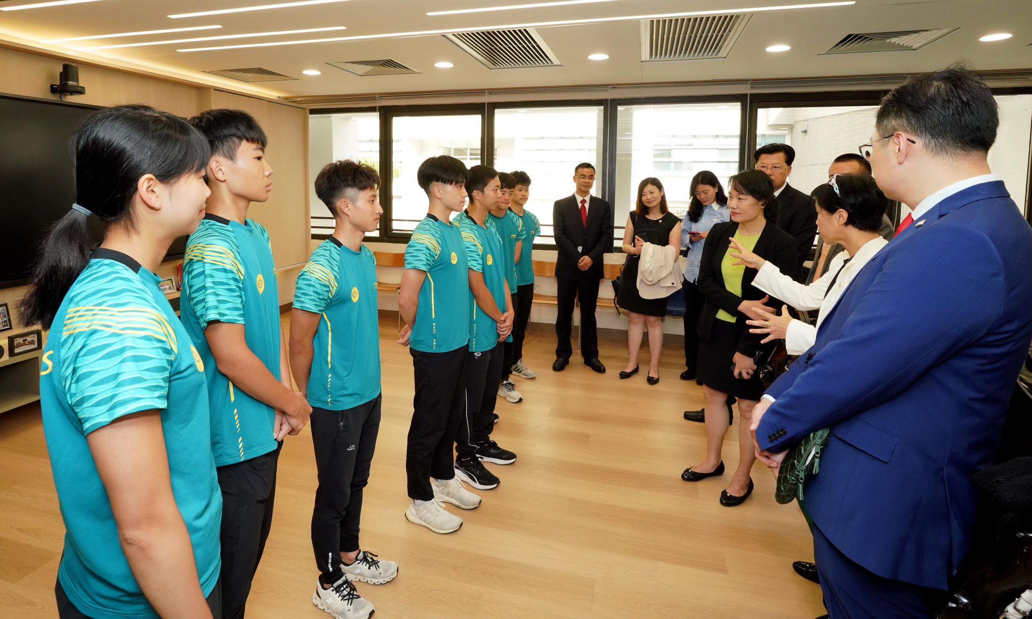 廣東省體育局代表團參觀香港賽馬會賽馬人才培訓中心及見習騎師學校。