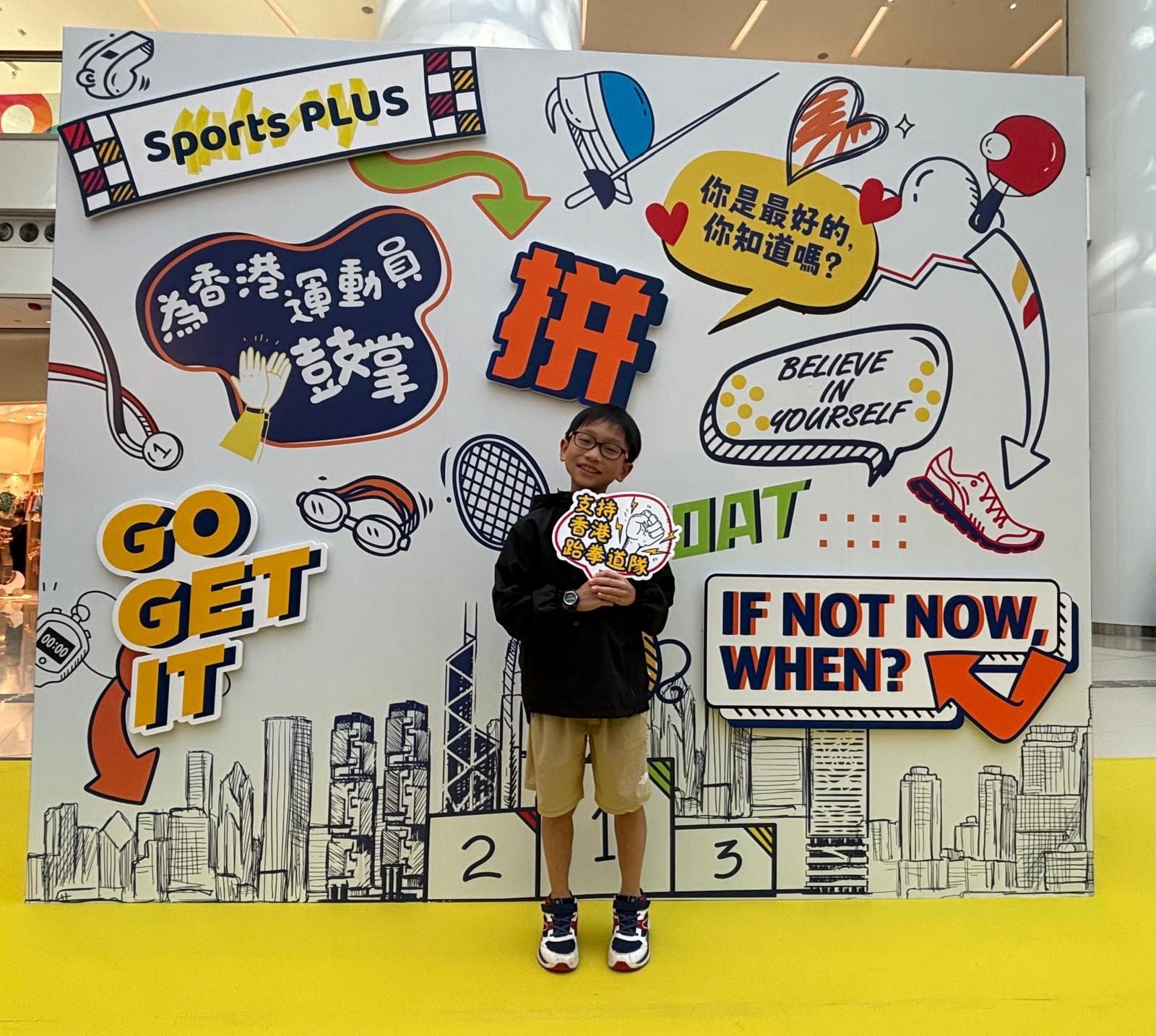 體院在奧海城二期地下中庭舉辦有關香港精英運動員的展覽正式開幕,不少市民參觀。體院在奧海城二期地下中庭舉辦有關香港精英運動員的展覽正式開幕,不少市民參觀。