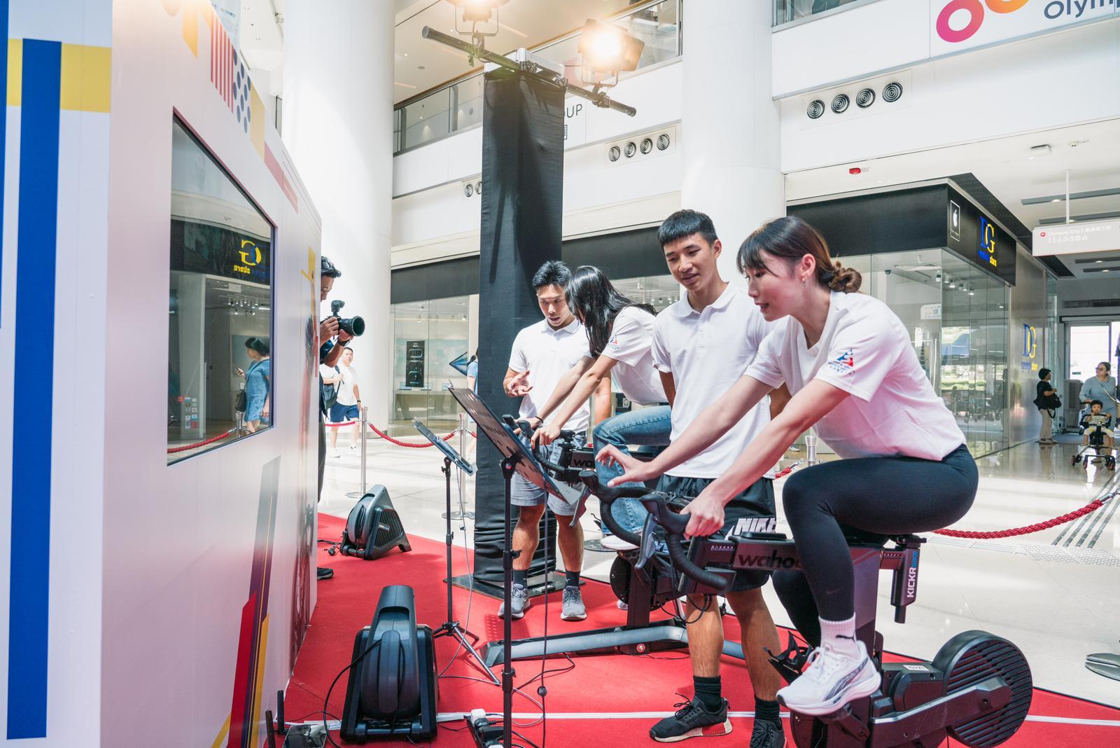 奧海城二期地下中庭的香港精英運動員的展覽正式開幕。