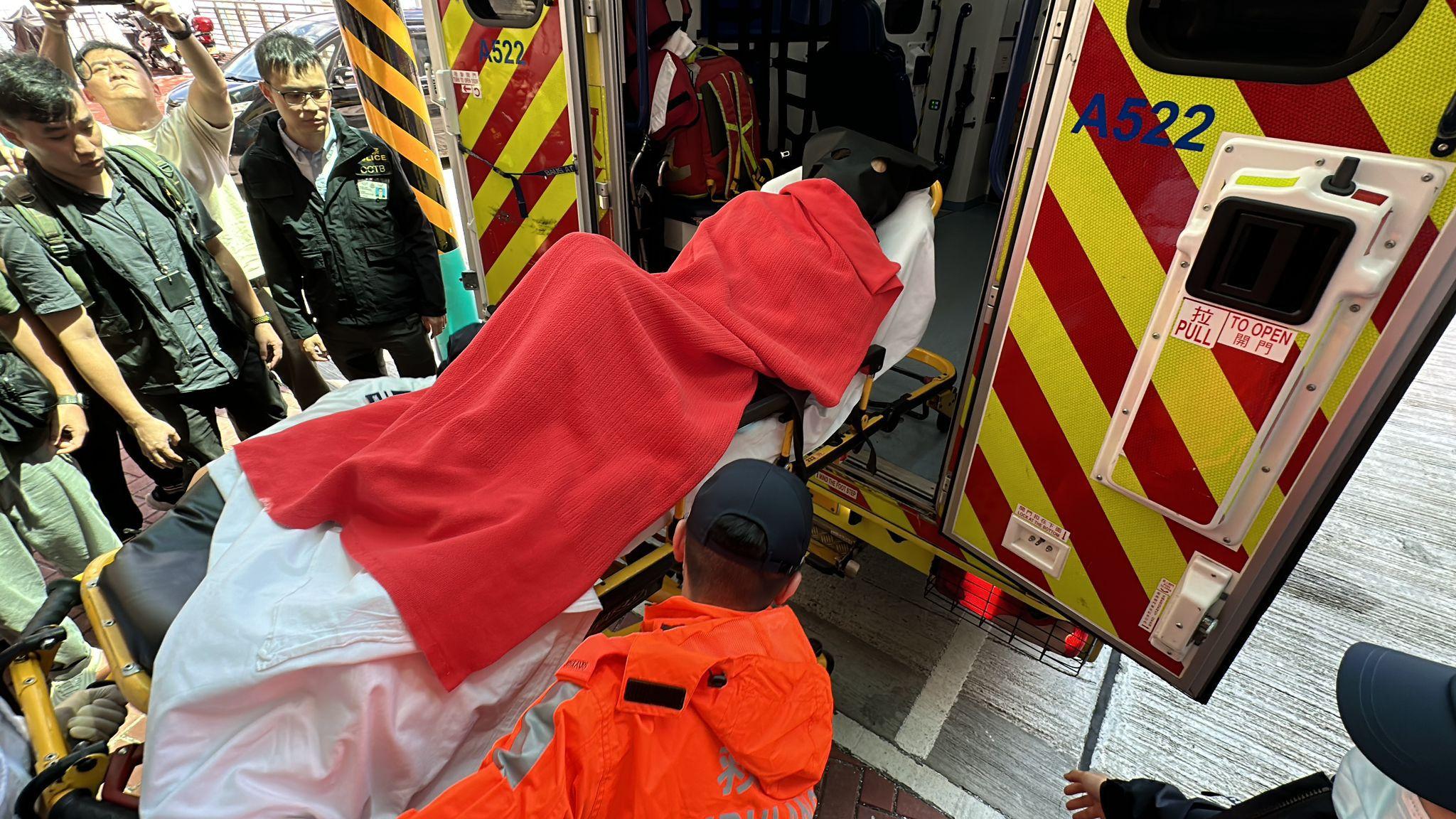 其中一名綁架案疑犯被送到將軍澳醫院。