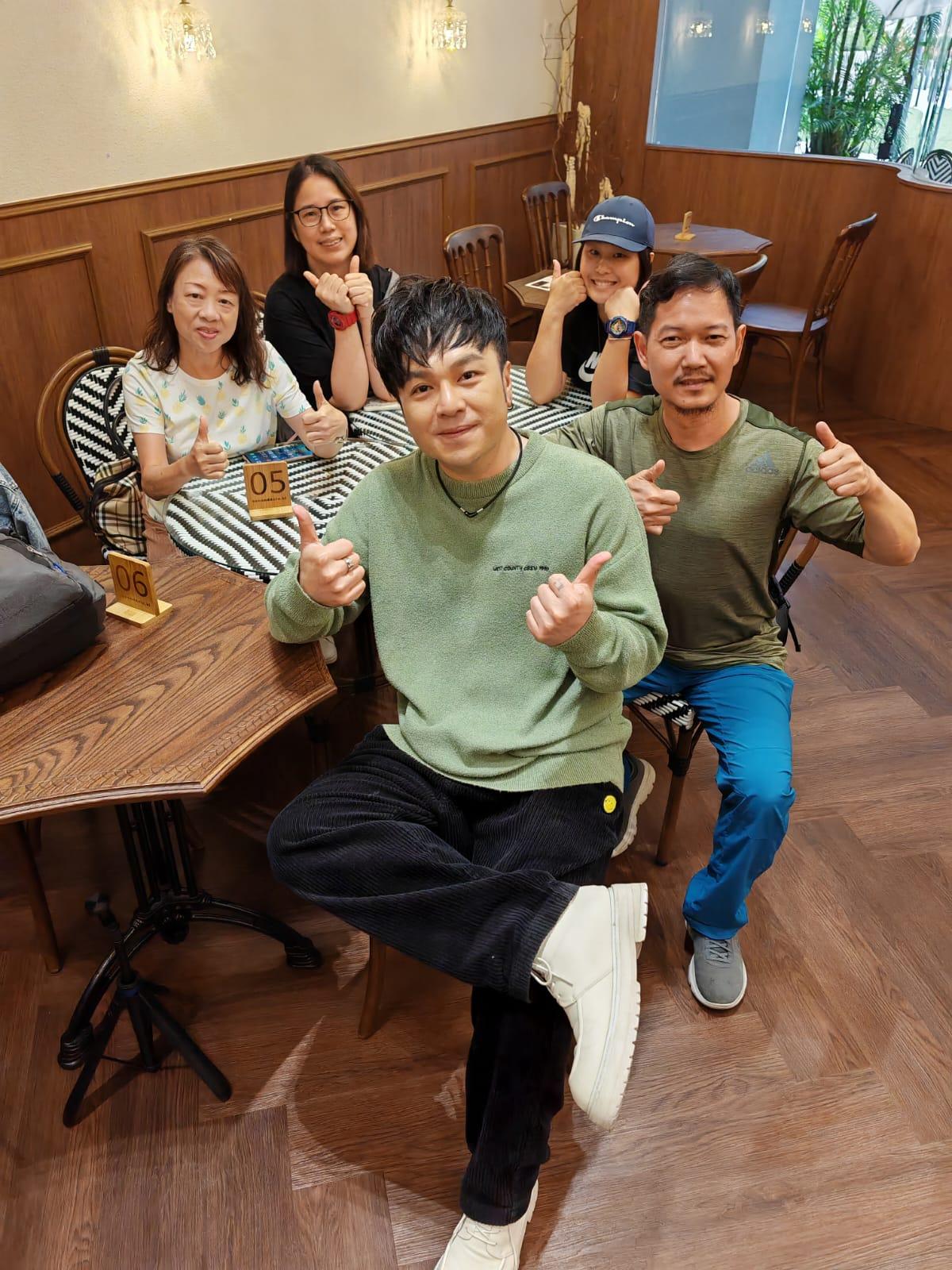 沈宗賢早前充當導遊,帶領香港的fans到大馬的景點遊覽及品嚐美食。