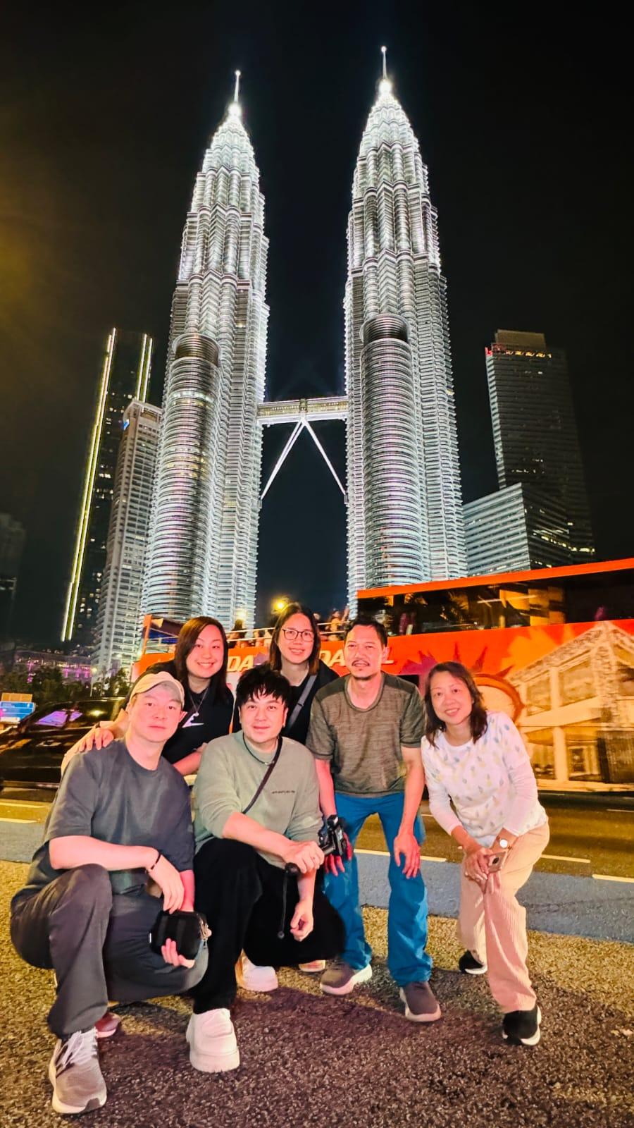 沈宗賢早前充當導遊,帶領香港的fans到大馬的景點遊覽及品嚐美食。