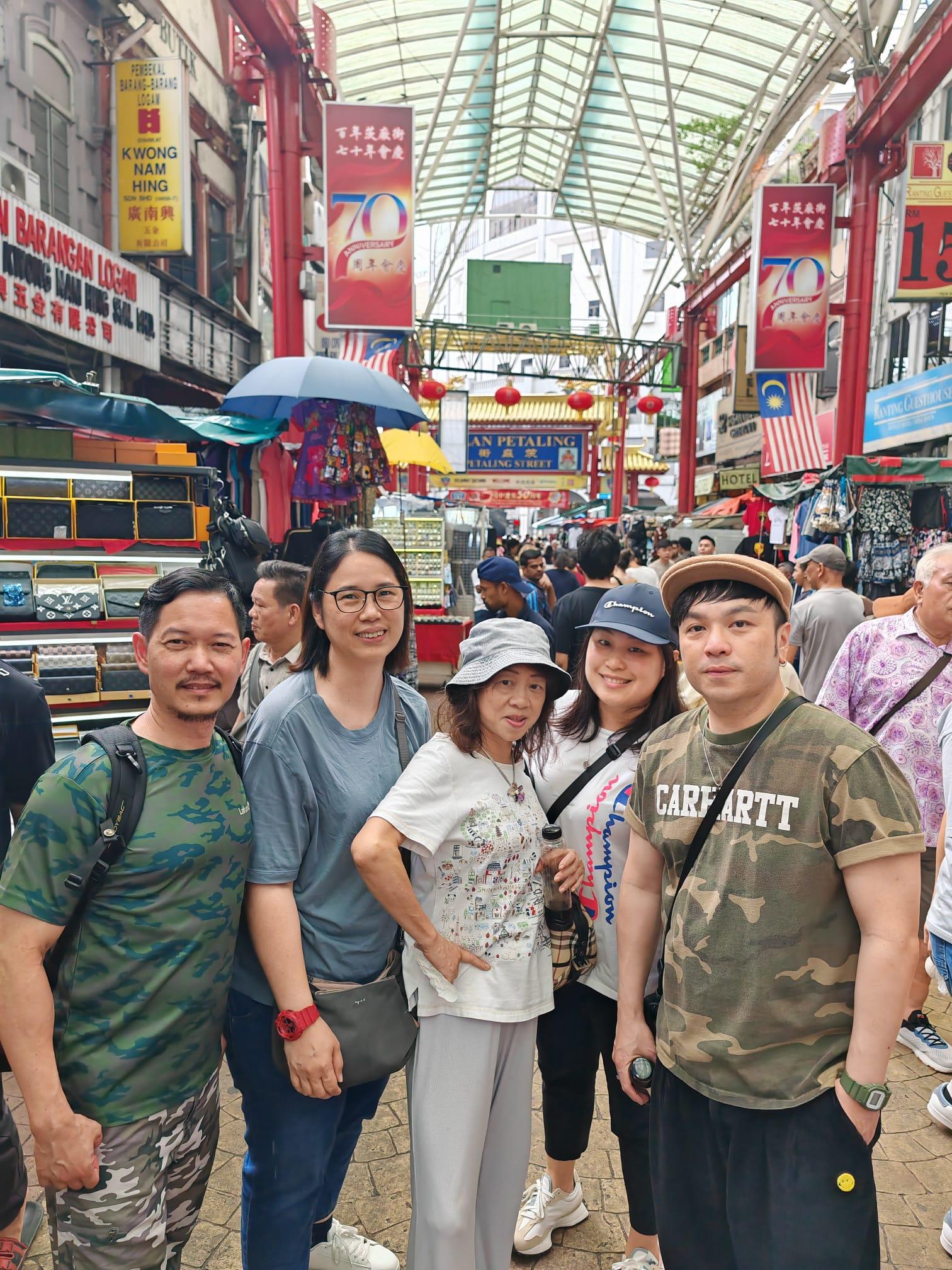 沈宗賢早前充當導遊,帶領香港的fans到大馬的景點遊覽及品嚐美食。