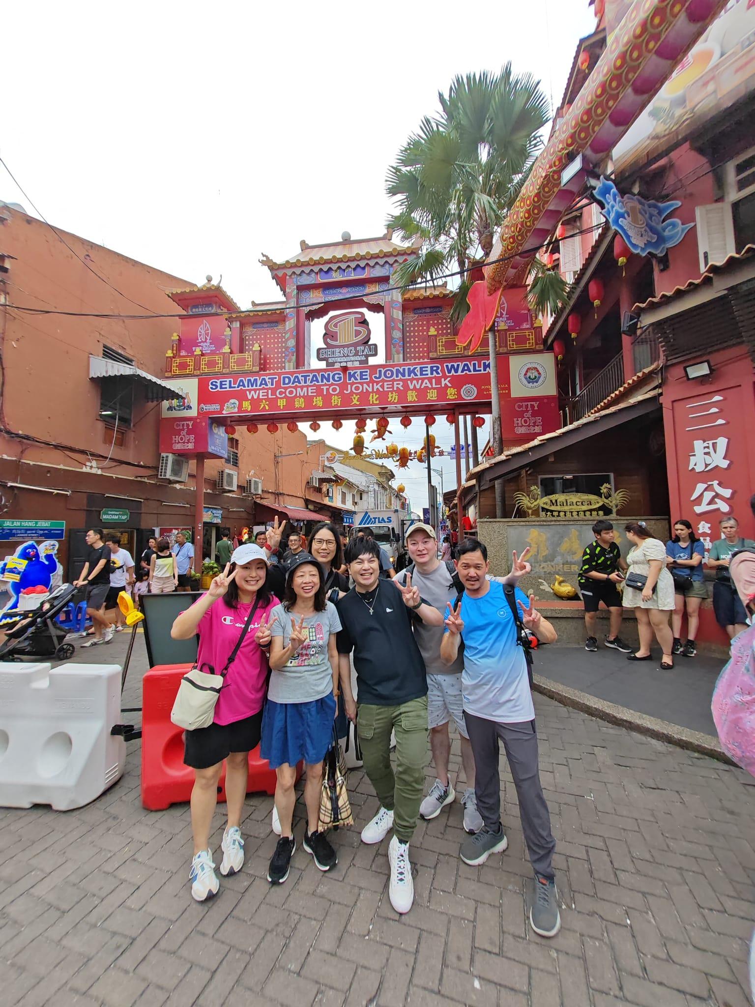 沈宗賢早前充當導遊,帶領香港的fans到大馬的景點遊覽及品嚐美食。