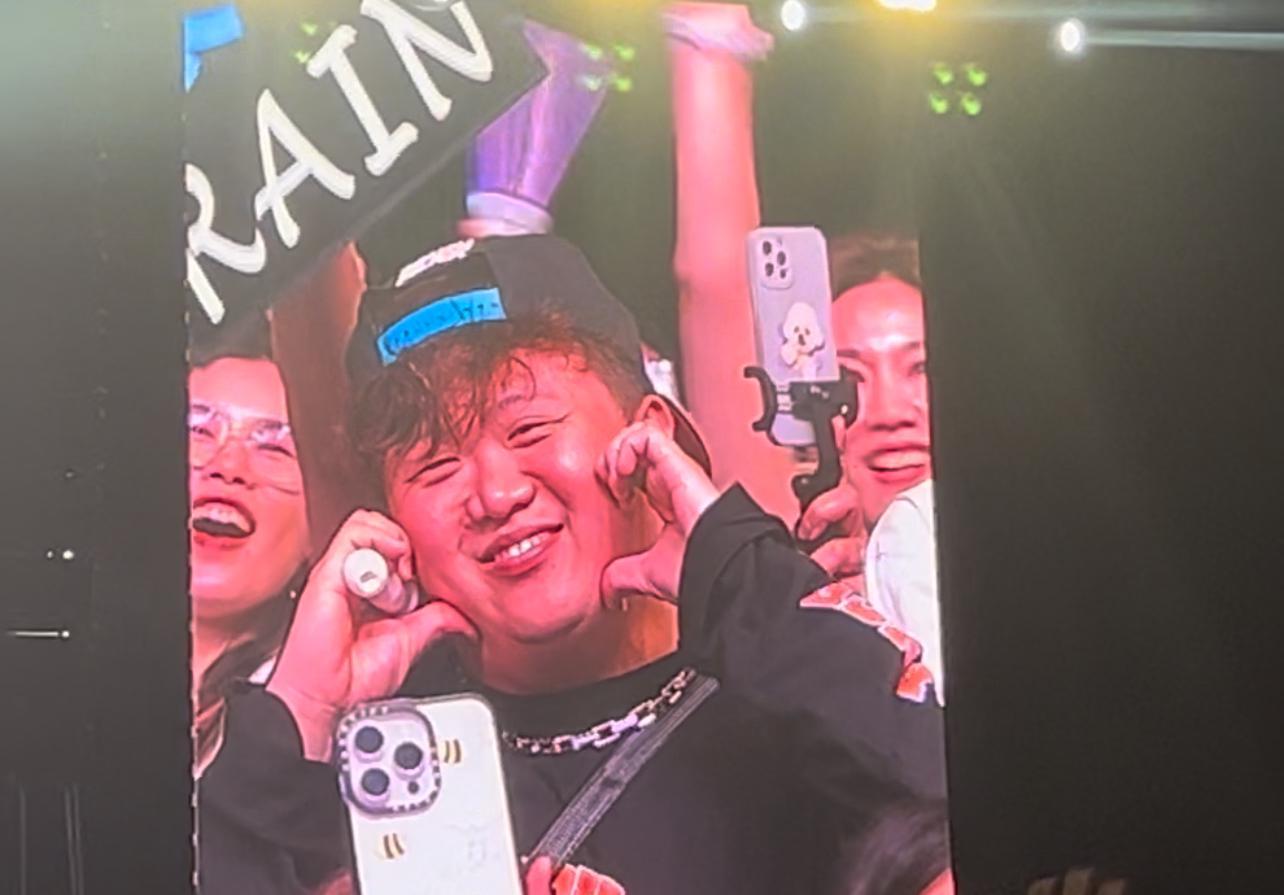 ERROR隊長肥仔被攝入「dance cam」,大派心心。