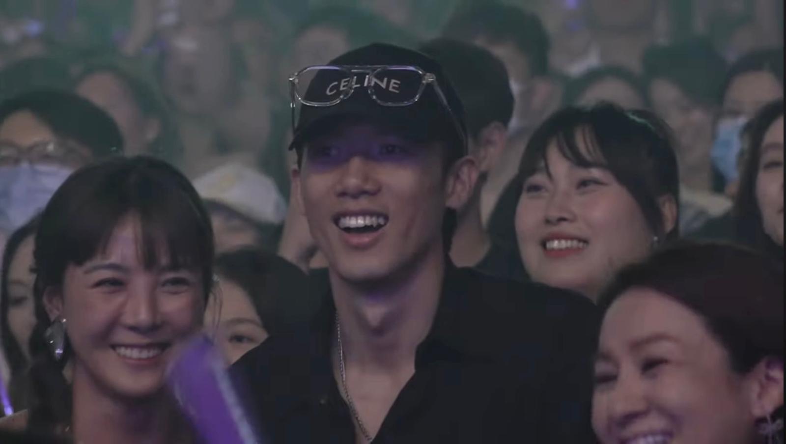 Stanley與女友Alina齊齊捧場睇Rain演唱會。