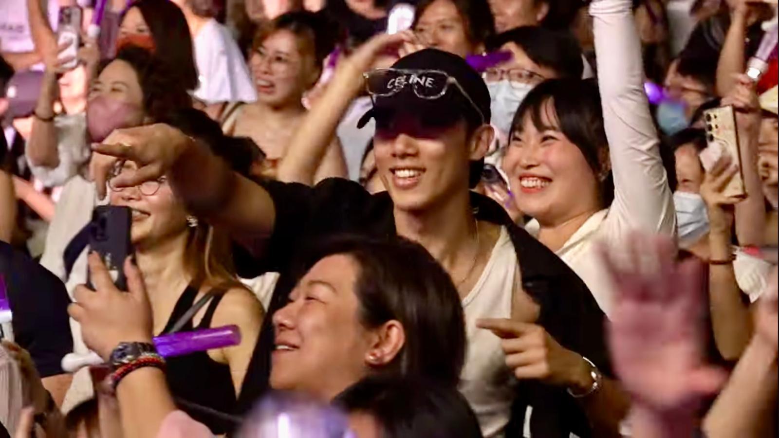 Stanley被攝入「dance cam」即席獻技。