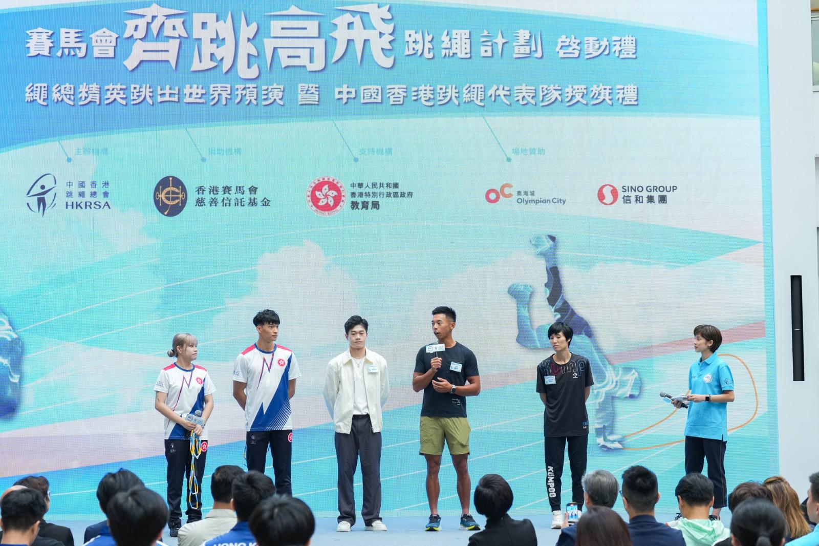 香港前羽毛球代表葉姵延(右二起)、港隊奧運賽艇代表趙顯臻、跳繩運動員KOL張柏鴻、兩名港隊跳繩運動員梁潤新及何卓錡,分享對跳繩運動的看法