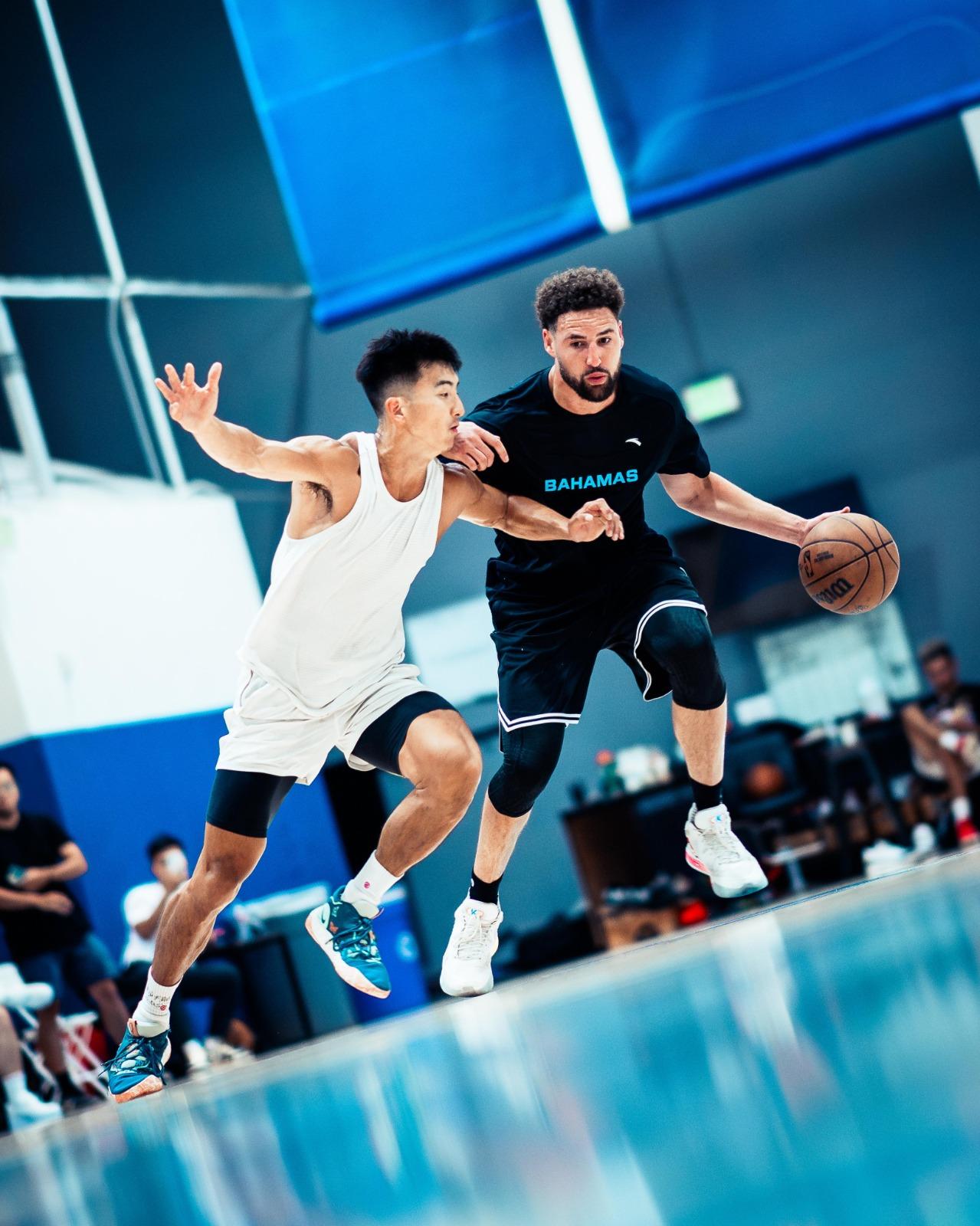 徐遠征Oliver日前與基利湯臣(Klay Thompson)在美國練波,曾在後者面前入樽。(徐遠征提供)