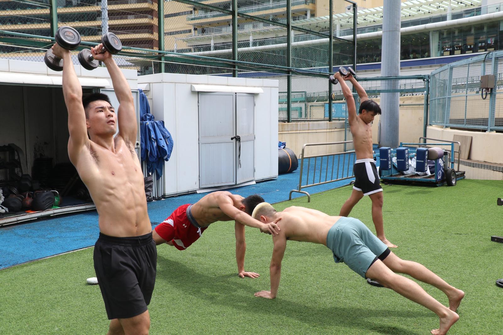 徐遠征(Oliver)中午到到戶外做力量訓練,希望加強腳步、協調性和防守。