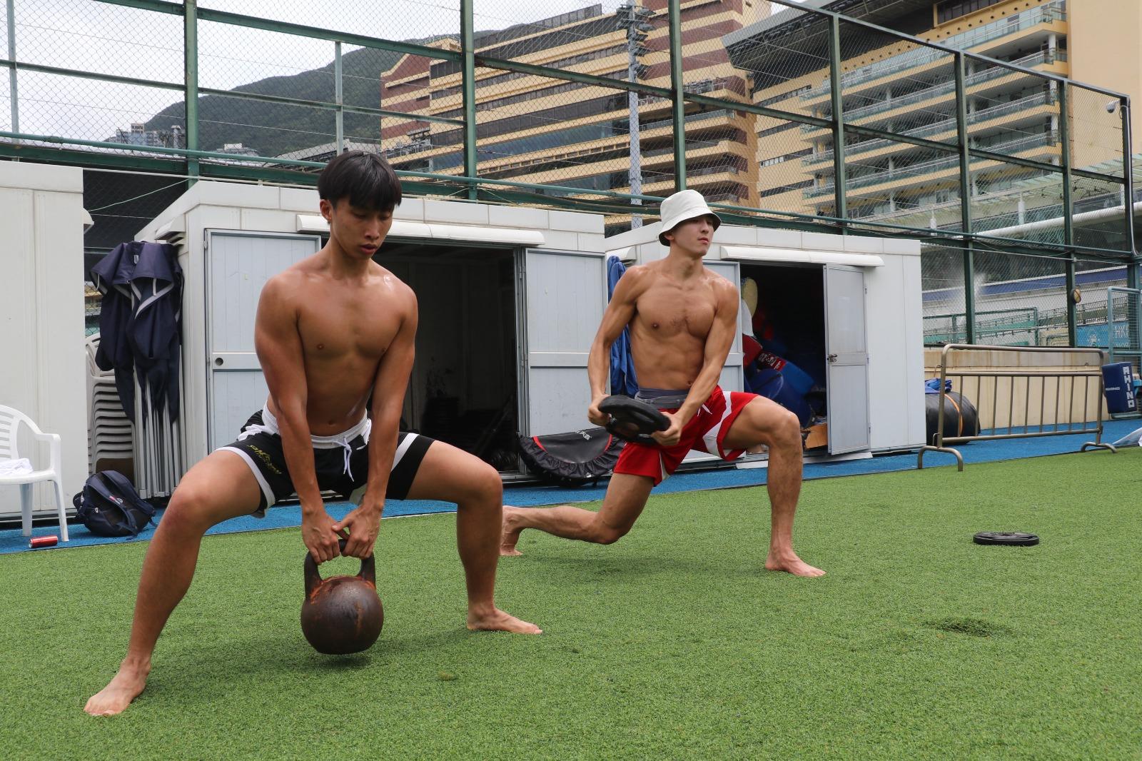 徐遠征(Oliver)機械式般繼續完成課表,展現專業的運動員執行力。