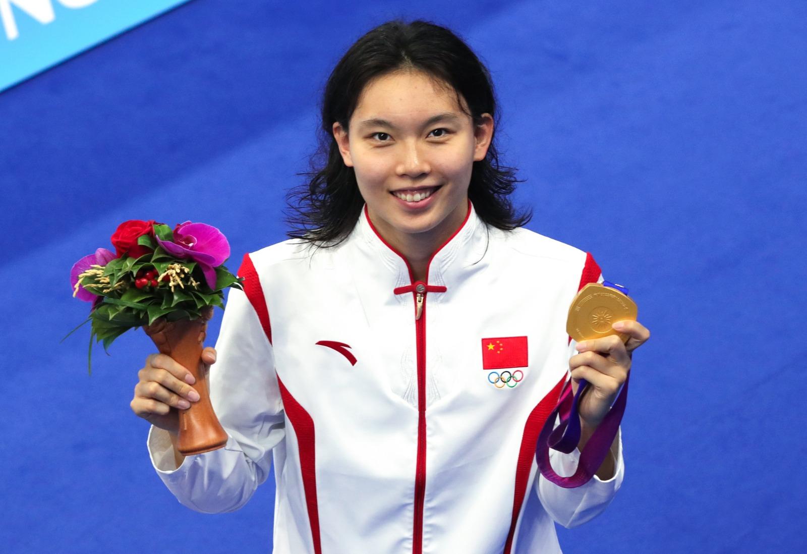 巴黎奧運|何詩蓓勁敵楊浚瑄有力爭取200米自由泳銅牌。