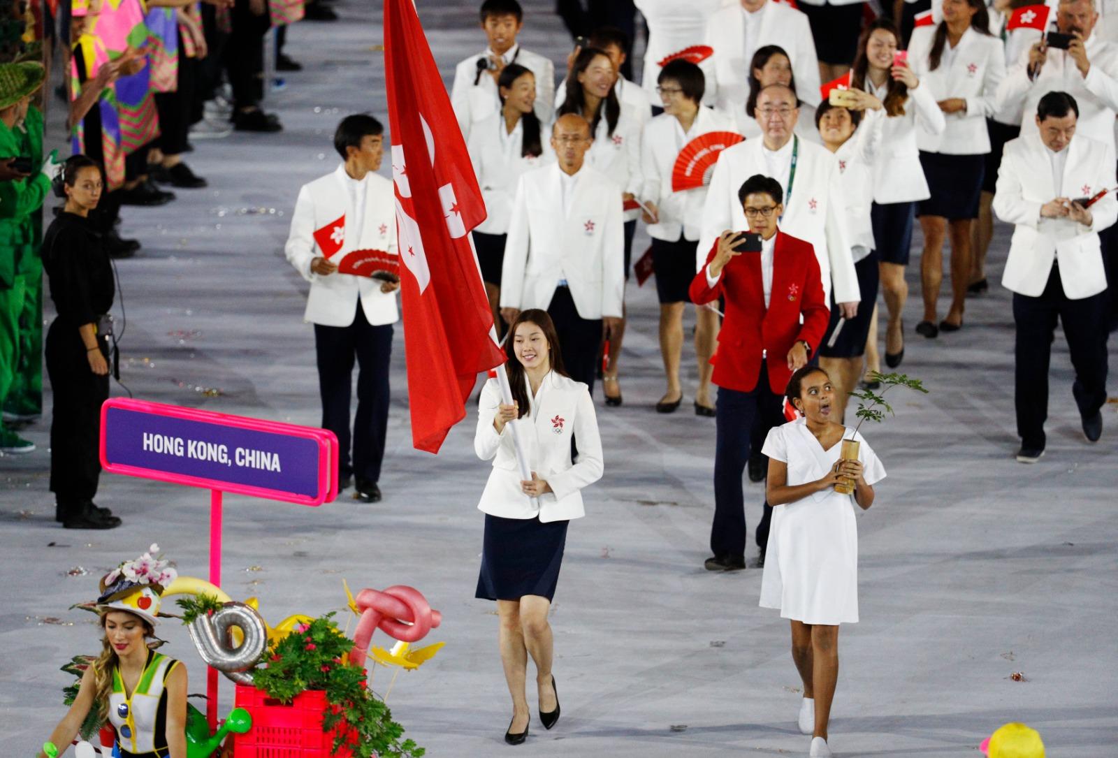 巴黎奧運|歐鎧淳在2016里約奧運擔任持旗手,帶領香港隊出席開幕禮。