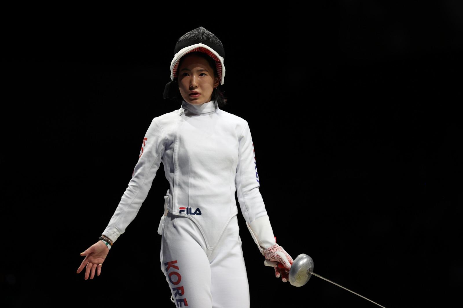 巴黎奧運.劍擊|江旻憓女子重劍勁敵宋世羅曾是一姐。