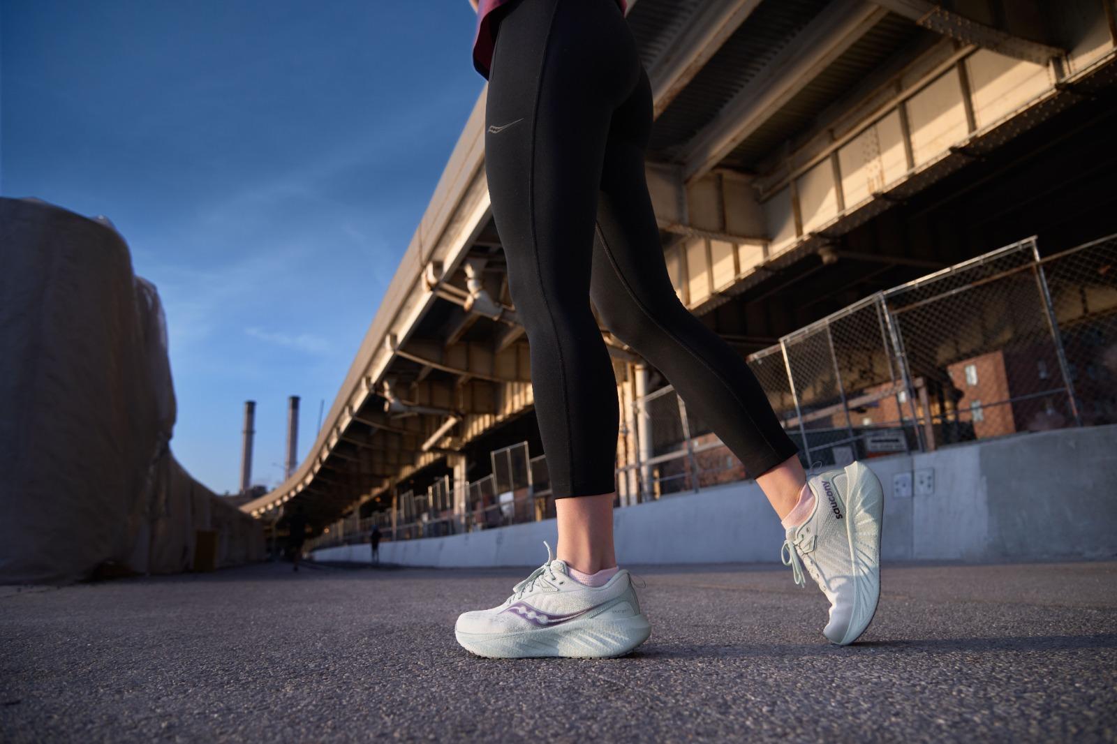 跑鞋推薦| Saucony Triumph 22是首度加入 Saucony 以緩震著稱的 PWRRUN PB 緩震中底。