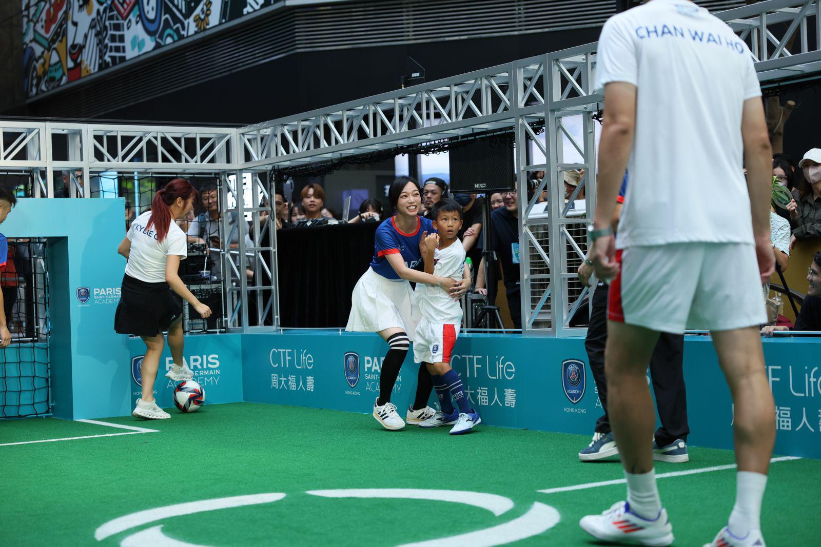 周大福人壽「未來小健將」巴黎聖日耳門足球嘉年華開球禮,場面熱鬧。