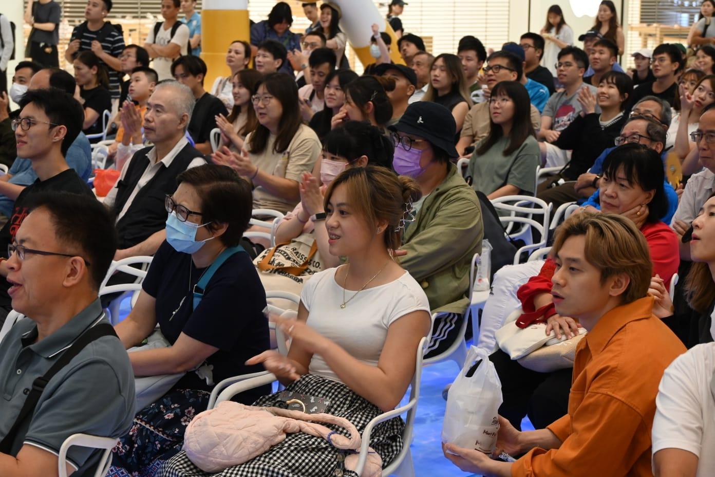 巴黎奧運|市民在觀塘商場apm收看張家朗直播,見證他打入花劍4強。