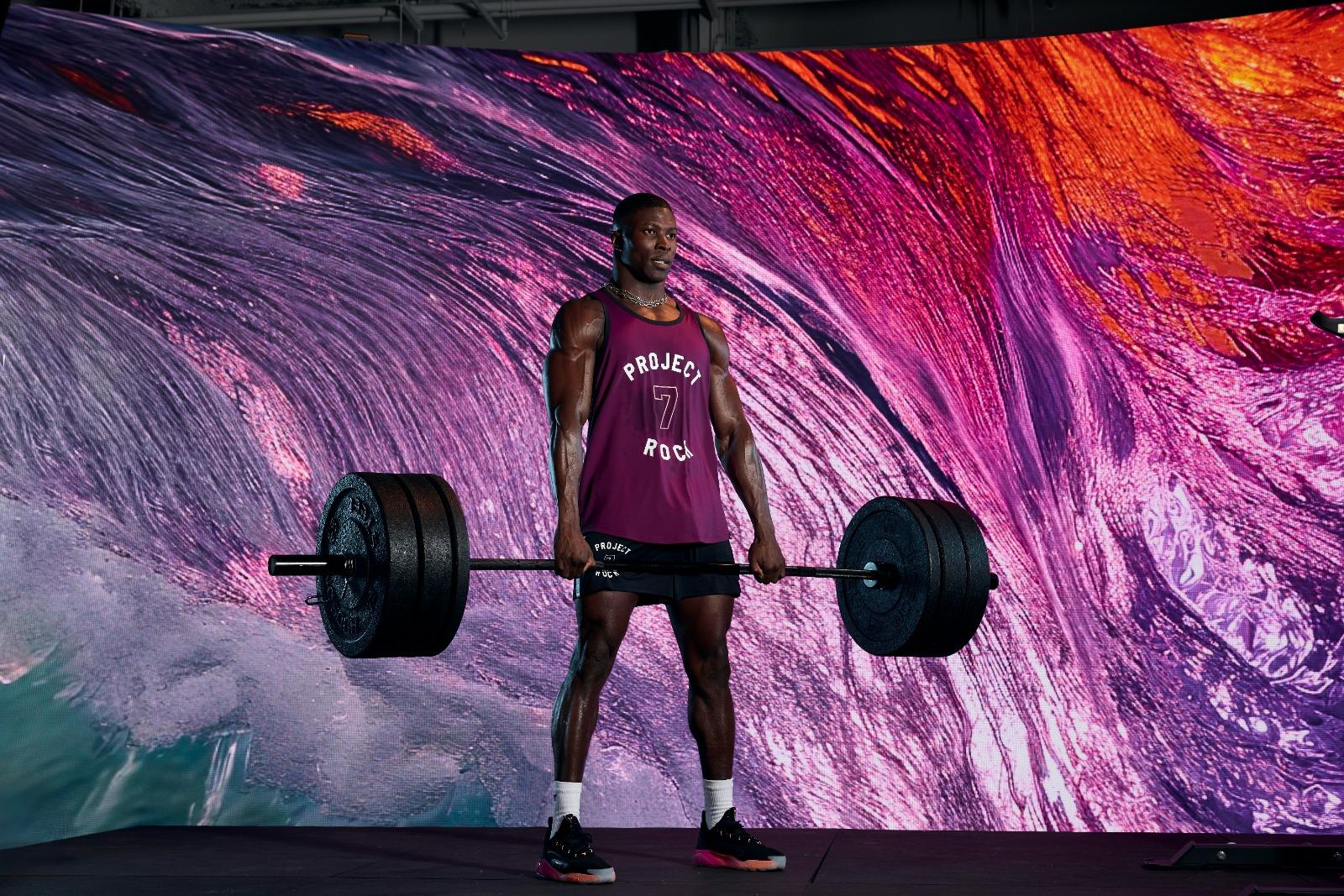 Under Armour 與 The Rock聯乘訓練鞋及訓練服飾。