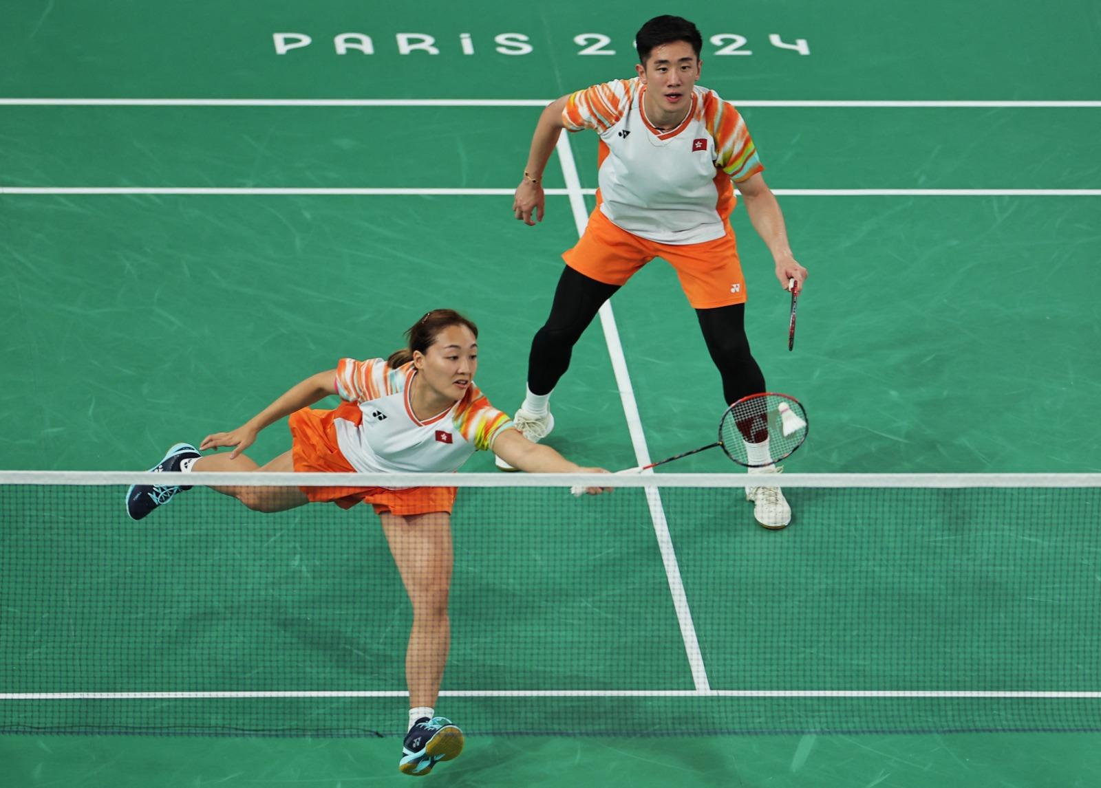 鄧俊文都有同款的Van Cleef & Arpels手鏈,縞瑪瑙款式為$36,000。