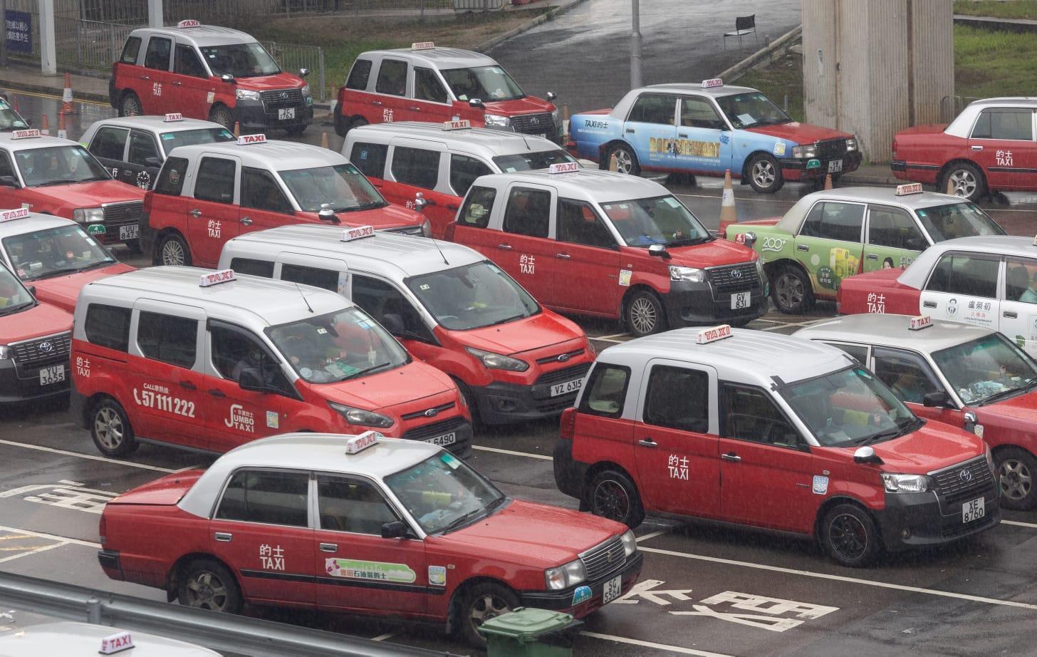 運輸署今日公布5個的士車隊牌照申請結果。(蘇文傑攝)