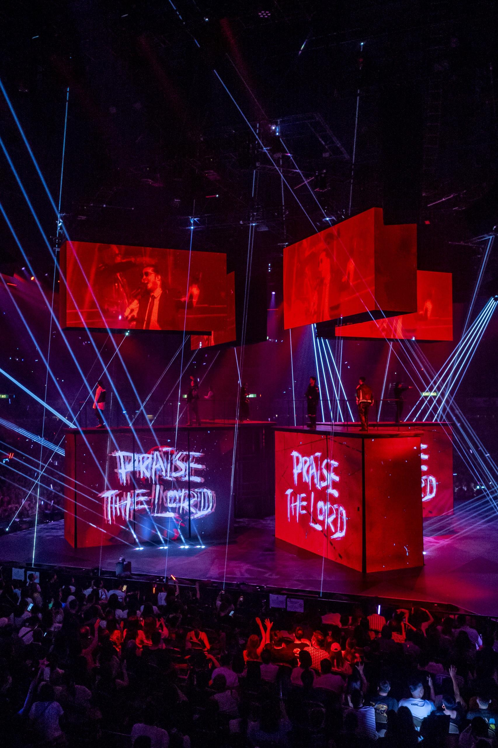 Sammi與Rapper合唱時,全場觀眾一齊舉手高歌。