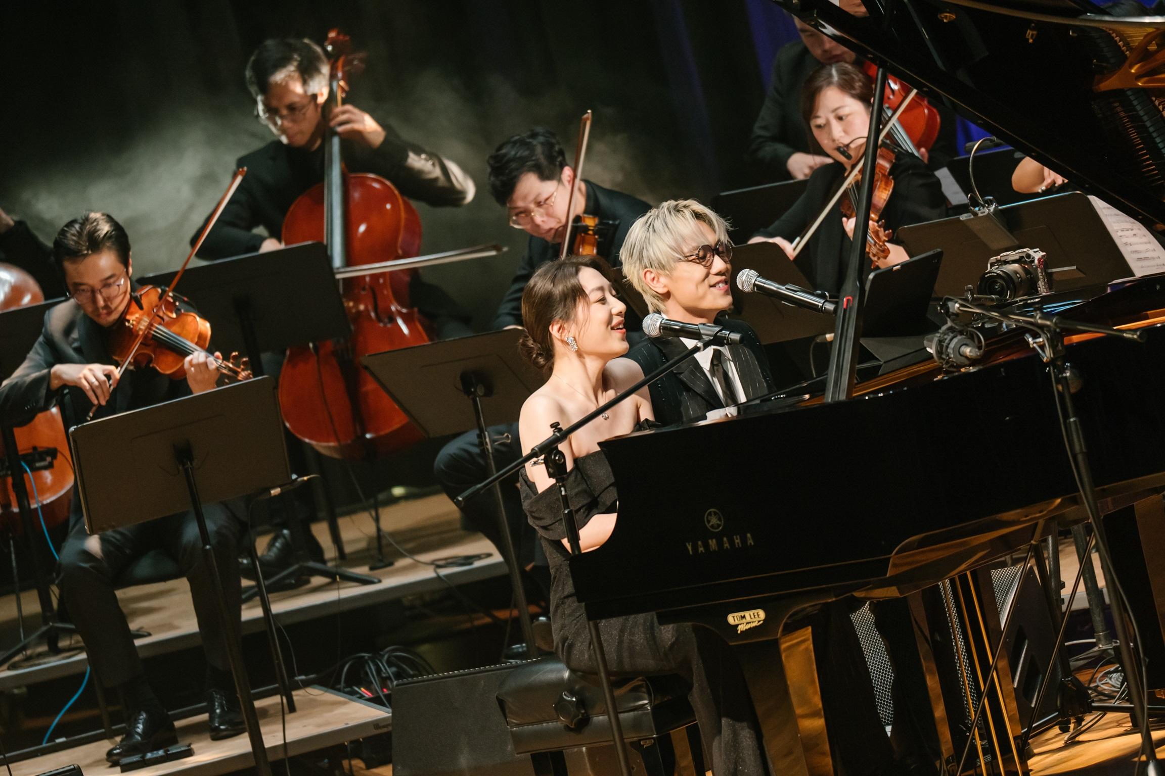 林家謙與Joyce四手聯彈《特倫斯夢遊仙境 》,技驚四座。