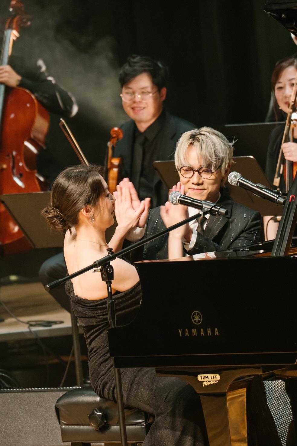 林家謙與Joyce四手聯彈《特倫斯夢遊仙境 》,技驚四座。