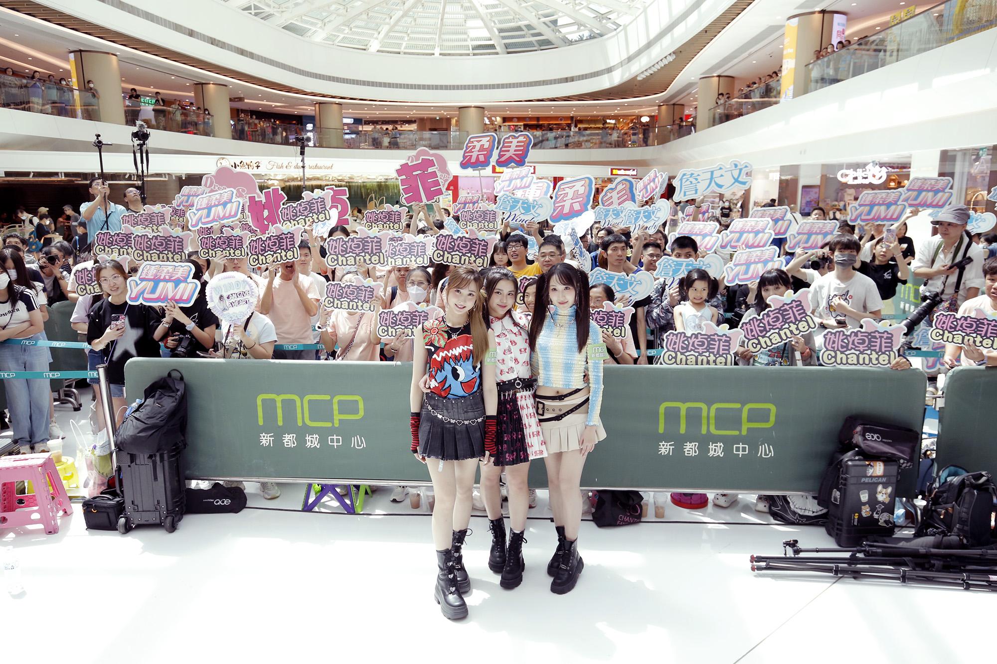 詹天文、姚焯菲、鍾柔美出席簽唱會為演唱會宣傳。