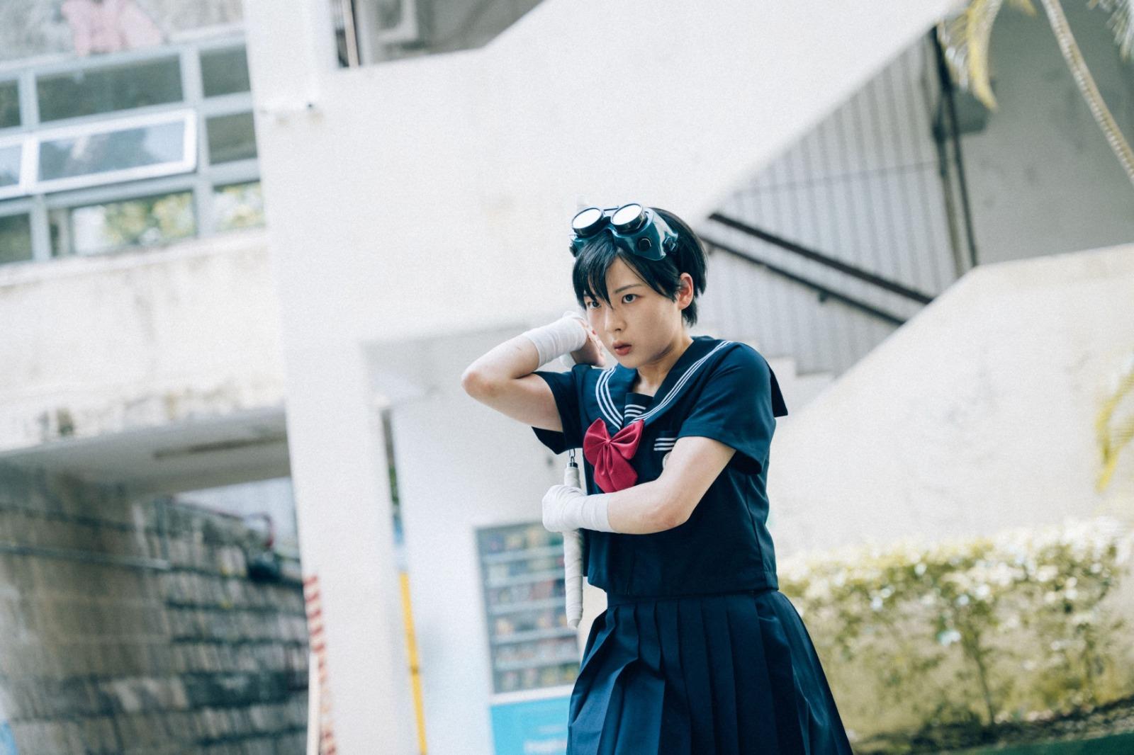 per se解釋今次歌曲是想描繪一個「中二病」少年。