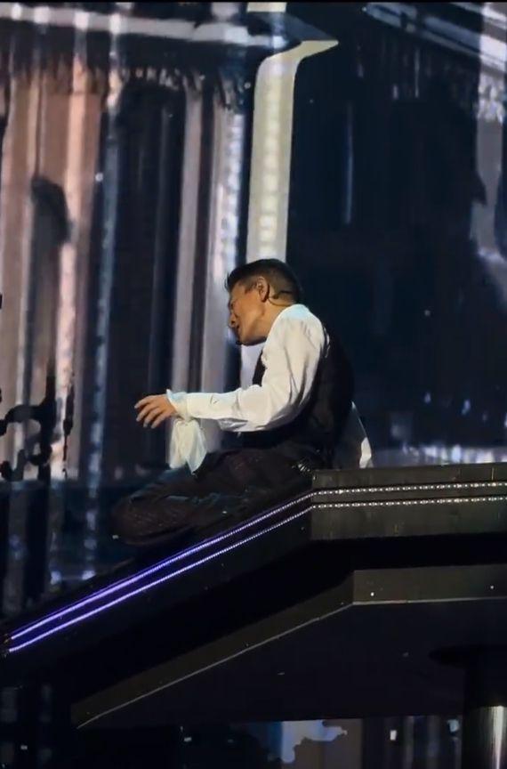 有歌迷要求演唱會取消該環節。