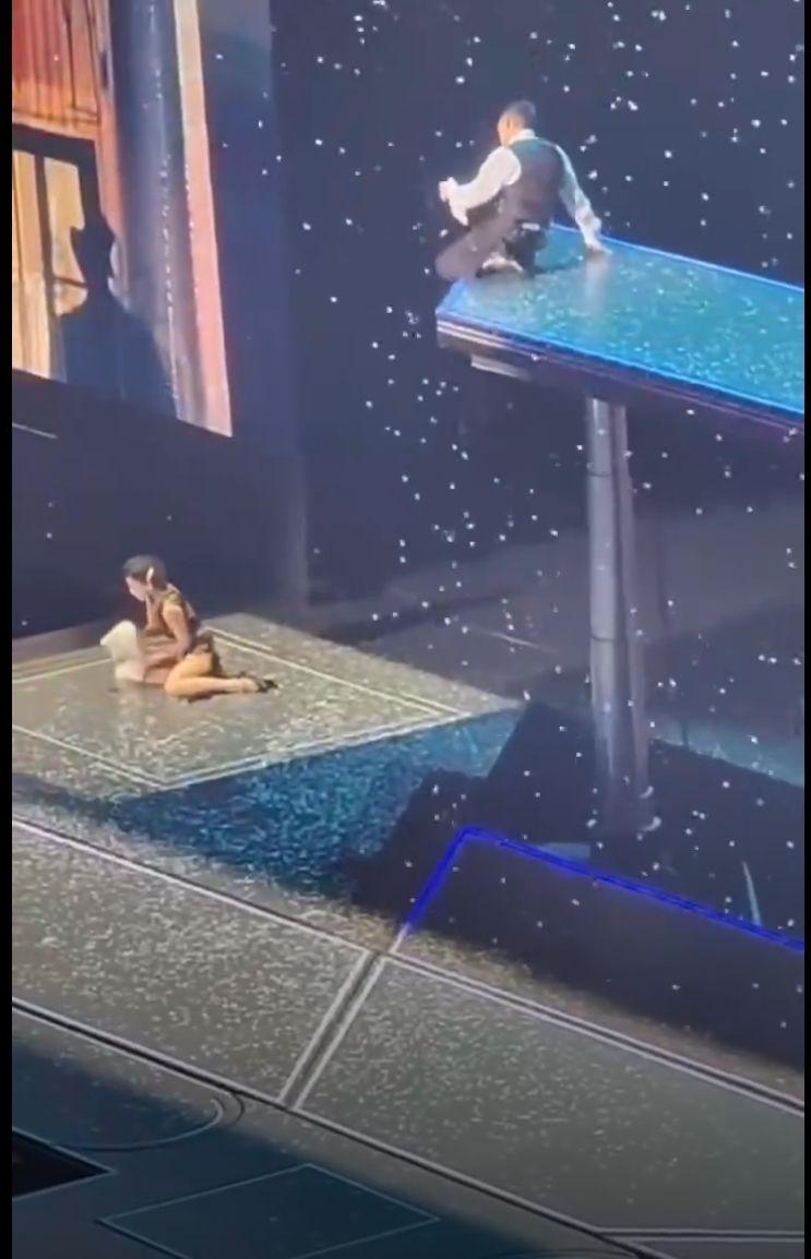 劉德華在台上演出險象環生。