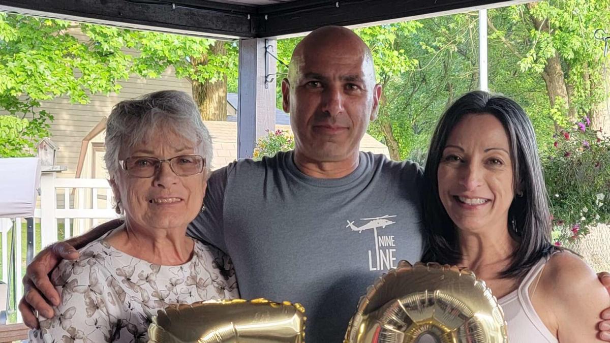 Corey Comperatore與家人合照。(X)