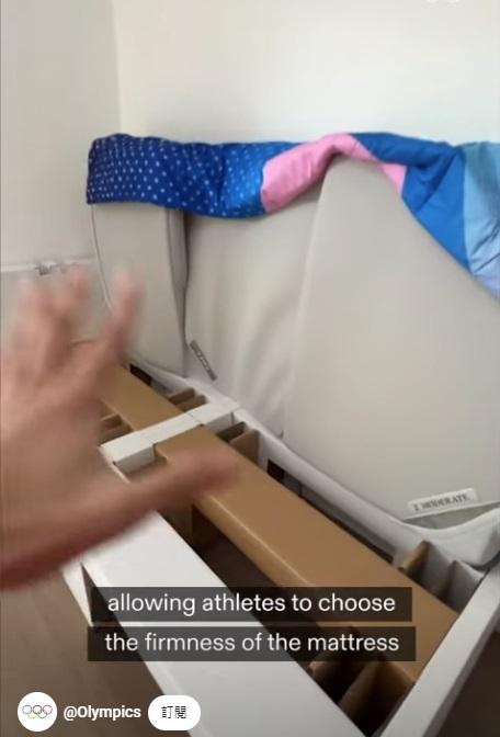 巴黎奧運選手村的紙板床採用環保設計。(互聯網)