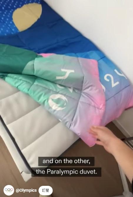 巴黎奧運選手村的紙板床採用環保設計。(互聯網)