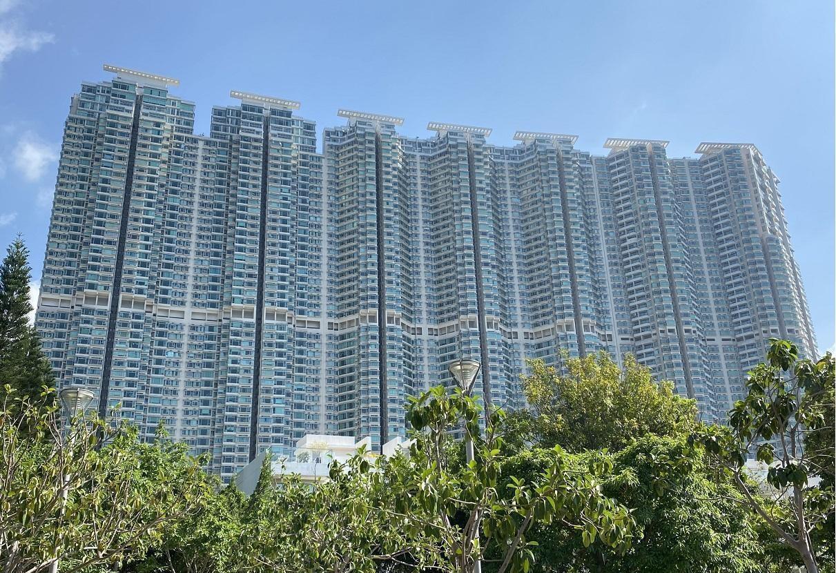 東涌藍天海岸「鳳凰樓」套三房海景優質戶,慈父趁樓價平斥860萬元購入贈子女。(資料圖片)