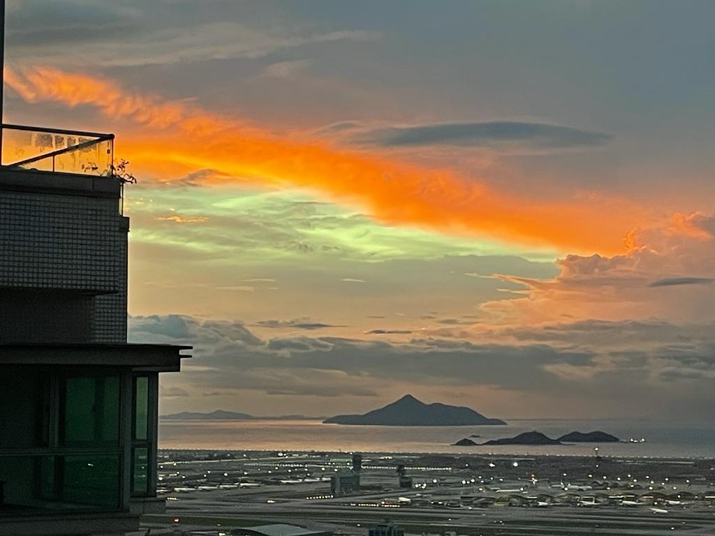 單位享全機場海景,日落時分的景色非常吸引。(代理提供)