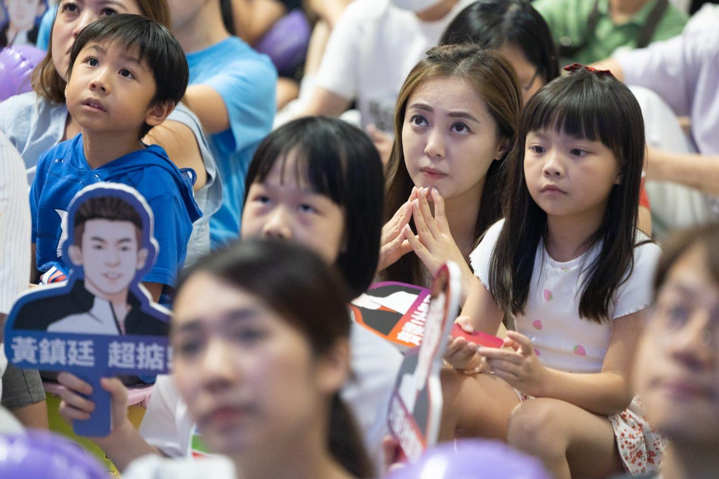 市民到場支持港隊。(蘇文傑攝)