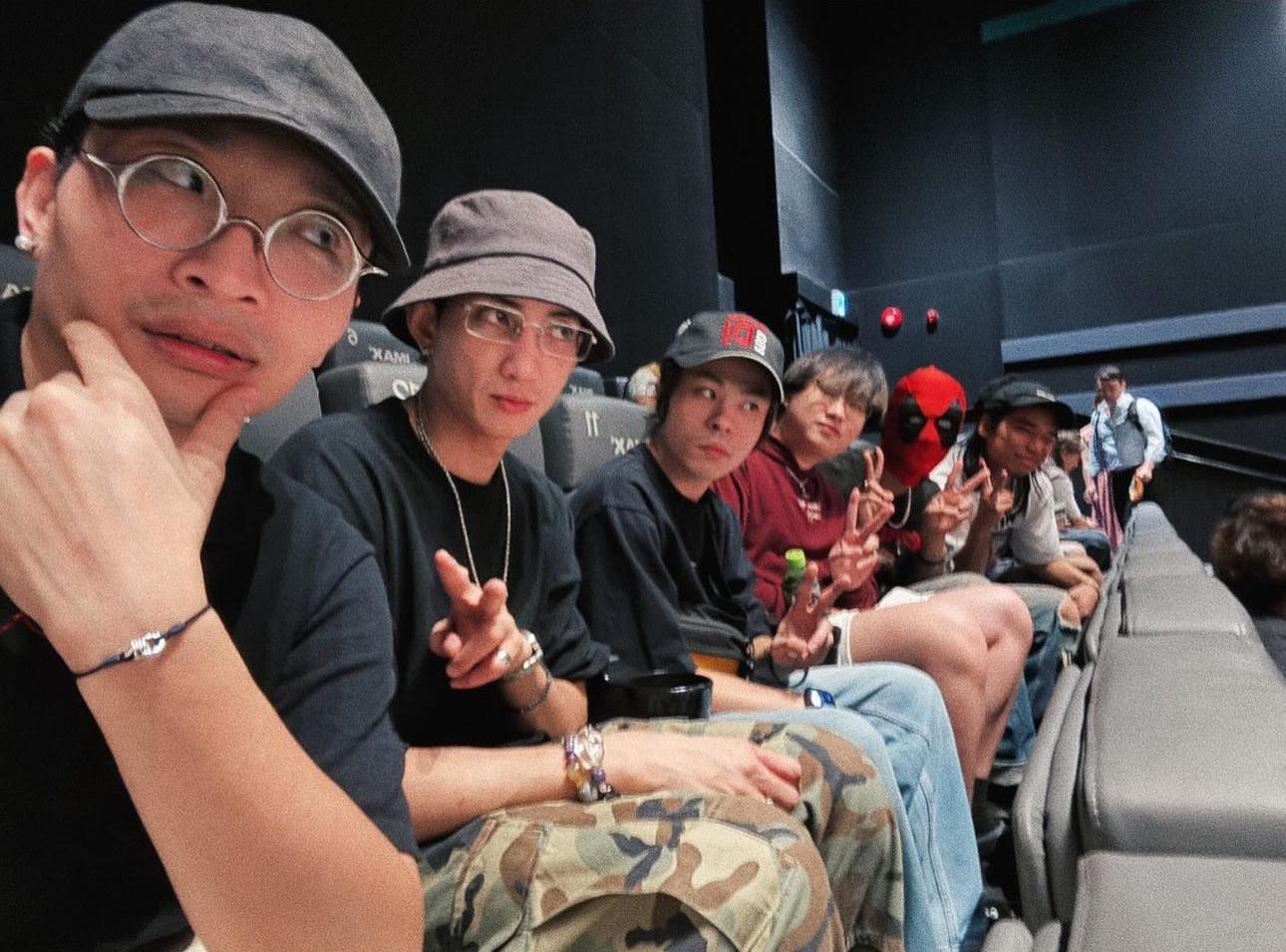 楊樂文、何啟華昨晚拉大隊到迪士尼安排的特別場先睹為快。