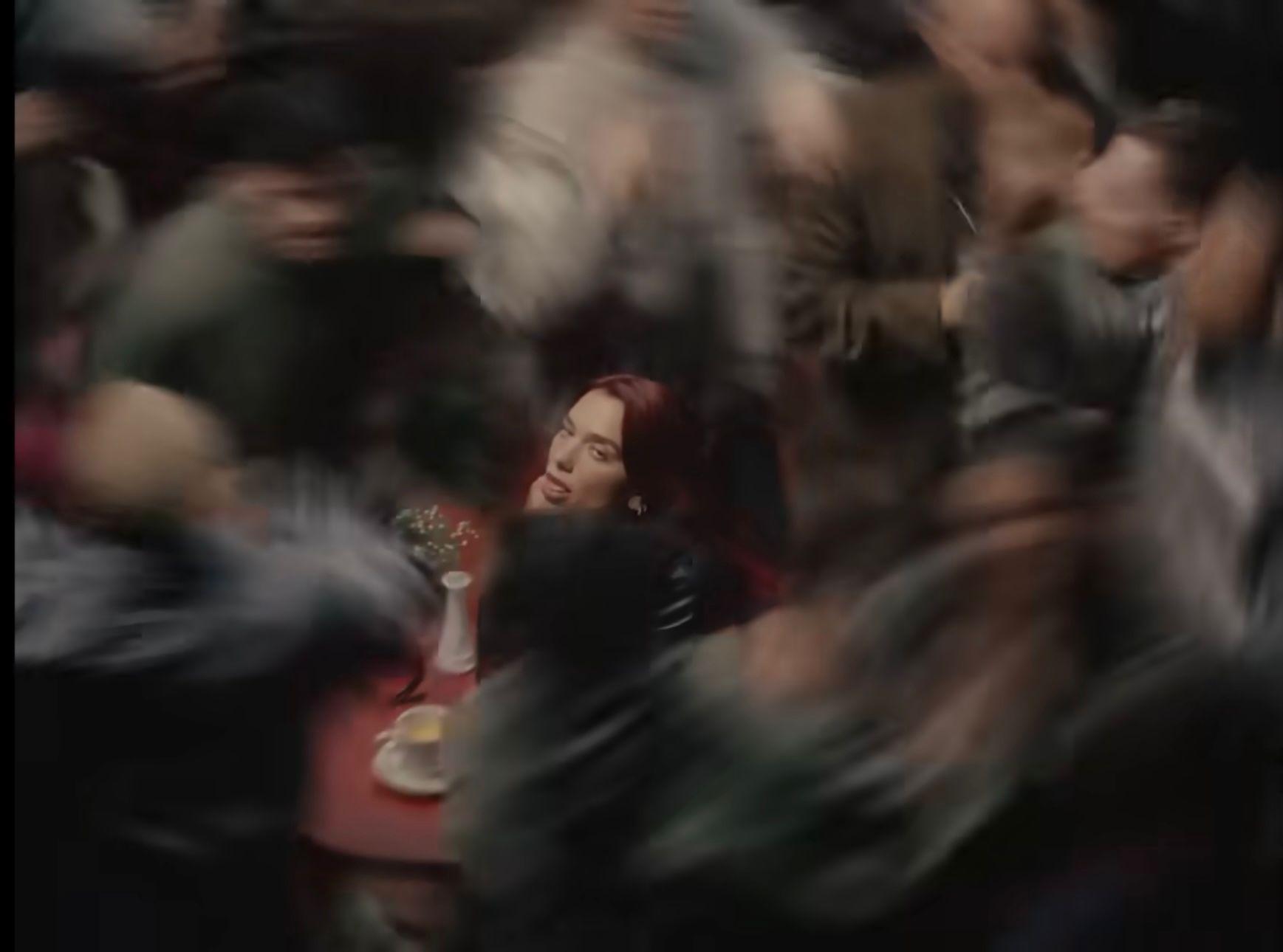 Dua Lipa的《Training Season》MV畫面。