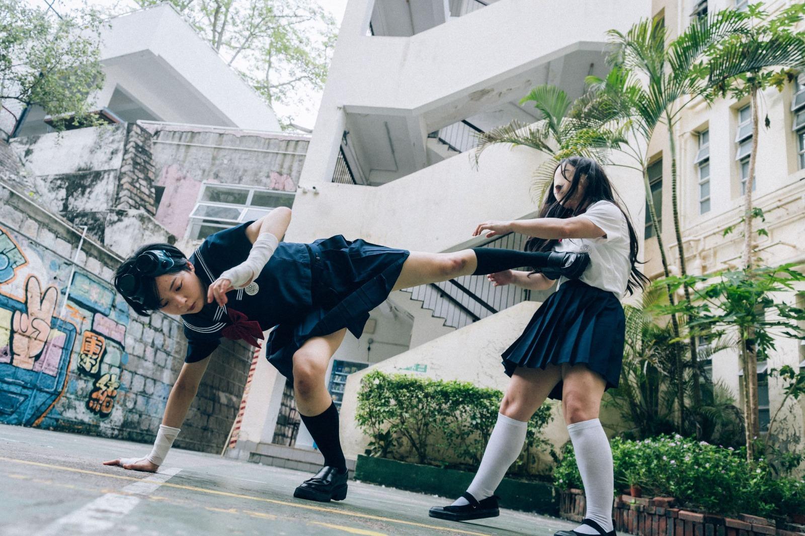 per se的MV首次有打鬥場面。