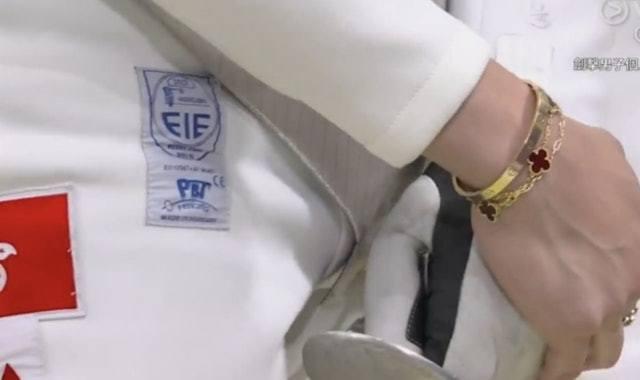 張家朗衛冕奧運金牌,手上逾萬的Cartier及Van Cleef & Arpels首飾,卻意外成焦點。