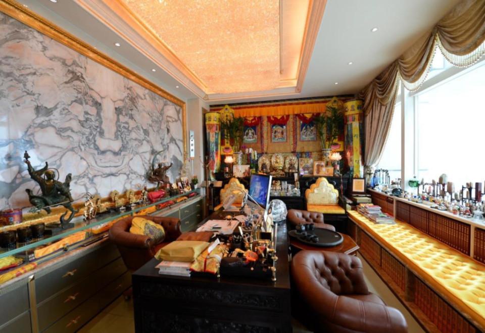 由內地富豪許智明等人士持有凱旋門「皇宮屋」,內部裝潢充滿中式宮廷元素,消息指該批物業已淪為銀主盤。(資料圖片)