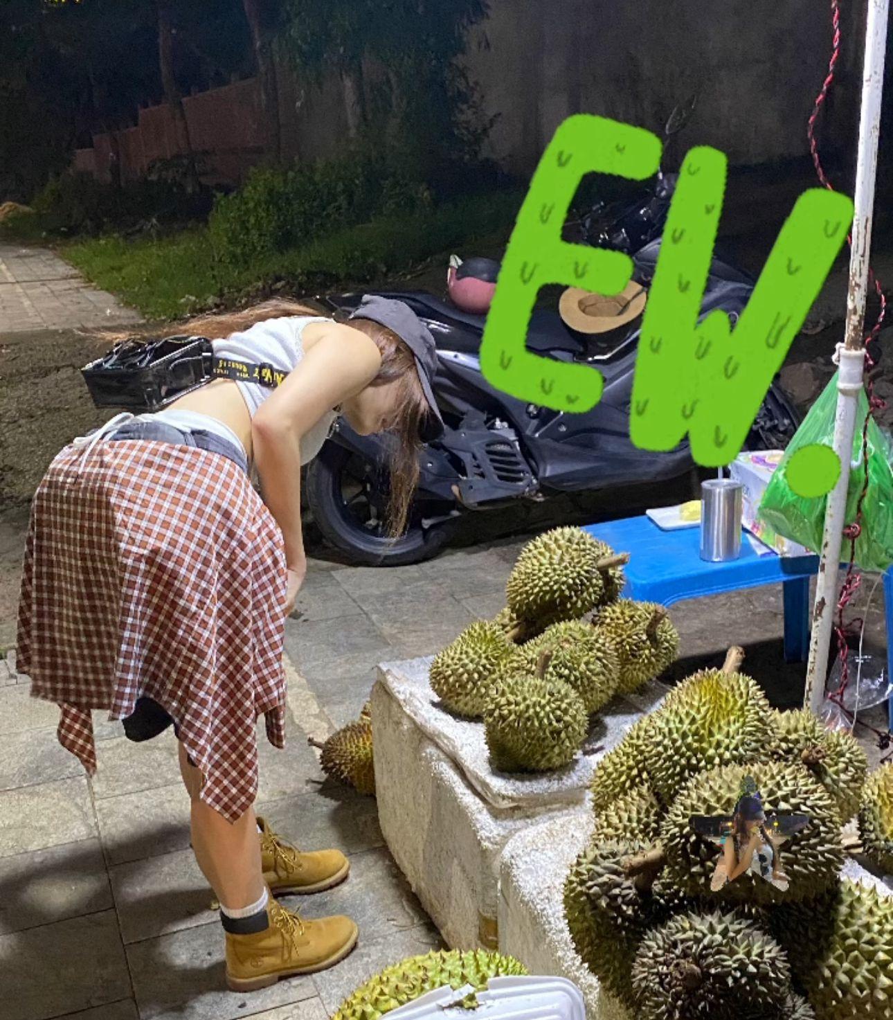 Ivy So被同行友人踢爆獨食一整個榴槤。