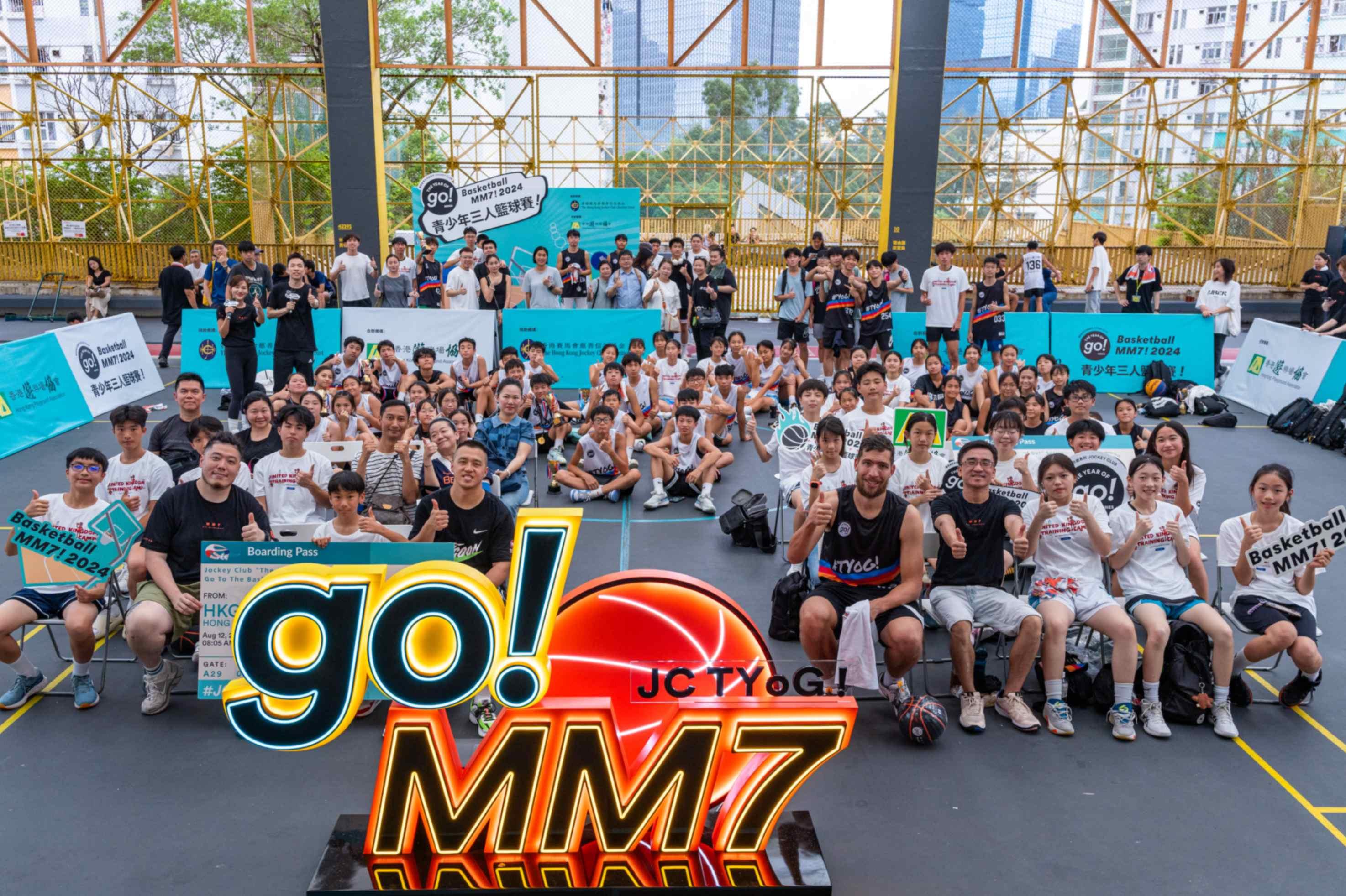 180隊球隊在經過逾10⼩時的激烈比賽後,各個組別的得獎隊伍相繼誕⽣。