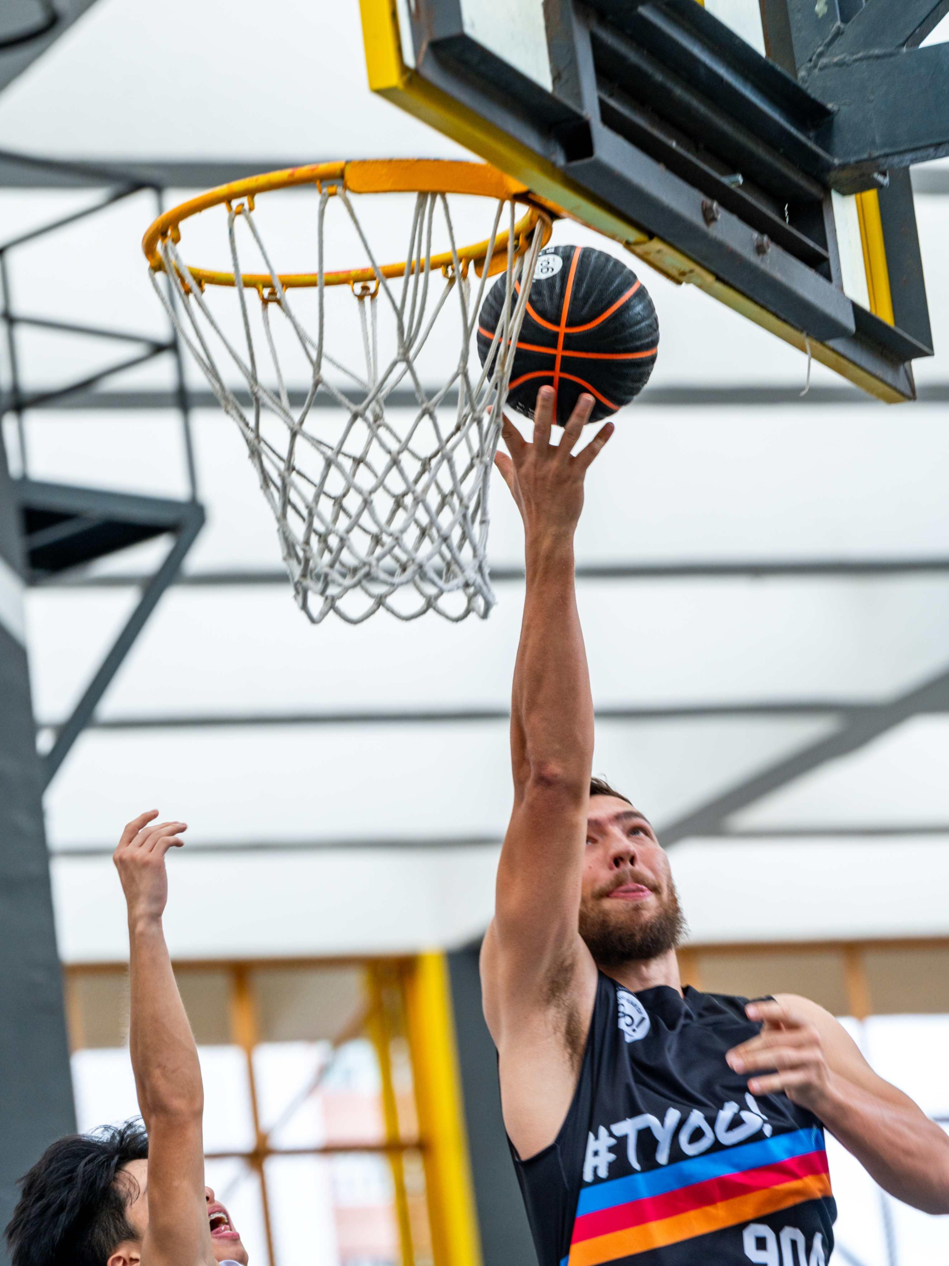 Go!籃球正!2024青少年三⼈籃球賽,惠龍兒與青少年組隊上演表演賽。