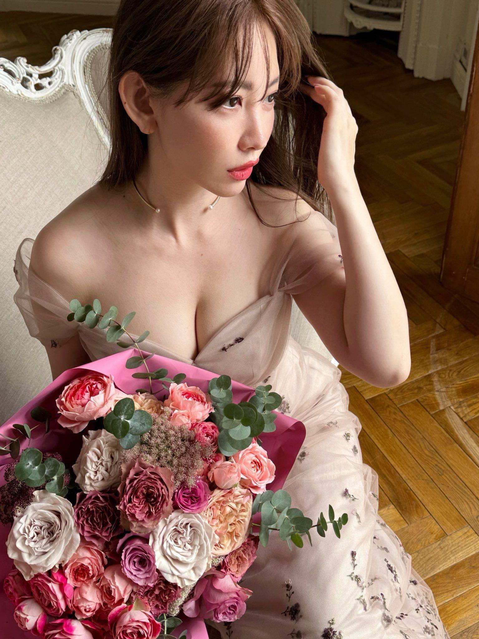 現年36歲的小嶋陽菜,曾屬AKB全盛時期的「神7」猛將。