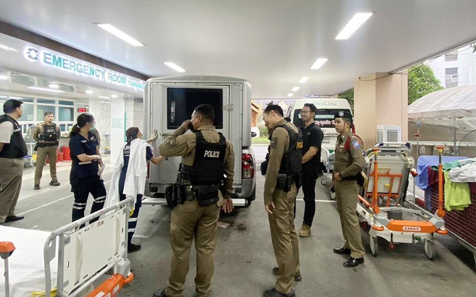 一名22歲香港女子及27歲中國內地男子在泰國清邁旅遊時,竟烈日當空下當眾脫衣全裸在街頭演「活春宮」,警方接報到場制止。(網上圖片)