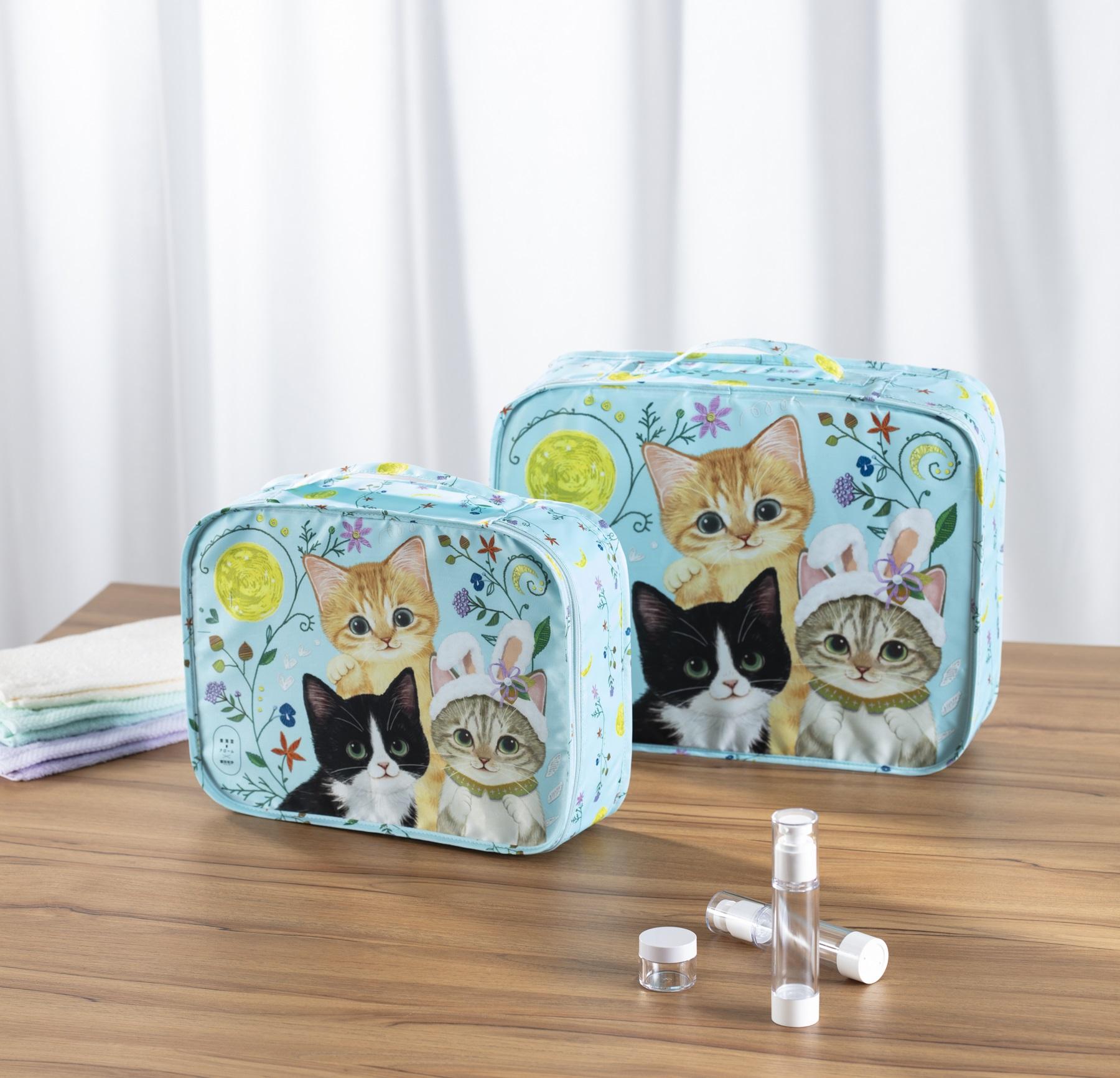 同期更推貓咪圖案旅行收納套裝(1套2件),由即日起於東海堂各分店購買任何 3 盒月餅即送,或購買任何 2 盒月餅加 $50 換購。提提大家:數量有限,售 / 換完即止。