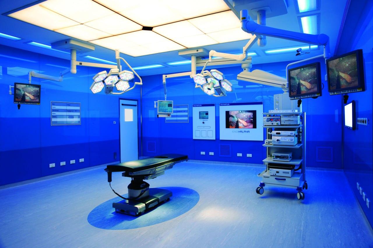 骨科手術室擁有最先進的設備,能夠處理複雜的整形外科手術。